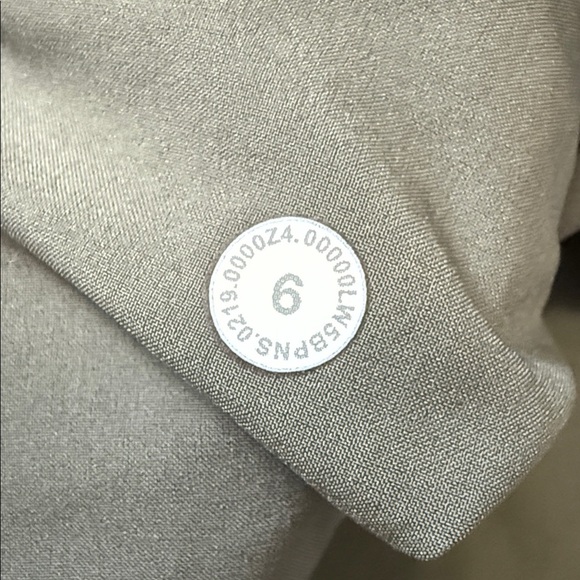 Lululemon - On The Fly Pant *27" - Grey Sage - Size 6 - Good Condition!! - Picture 11 of 11